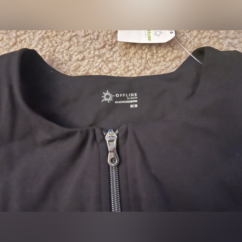 NWT Offline by aerie high neck zip front sports bra. MEDIUM - Picture 2 of 4
